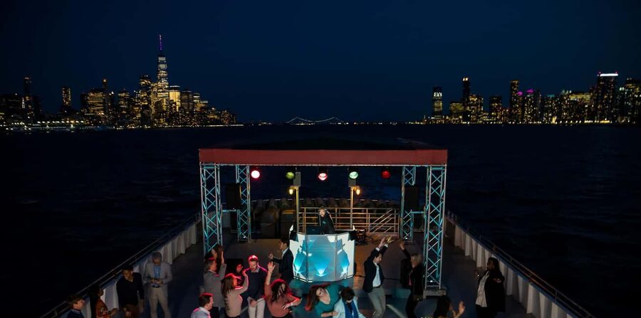 New York City: Sip 'N Groove Evening Cruise with Live DJ - Key points to know before booking