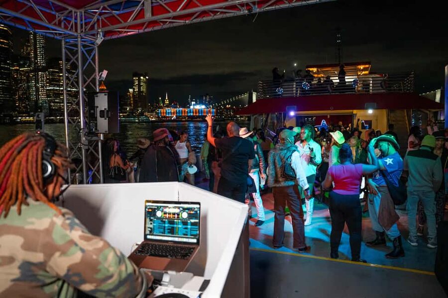 New York City: Sip 'N Groove Evening Cruise with Live DJ - The Statue of Liberty finale