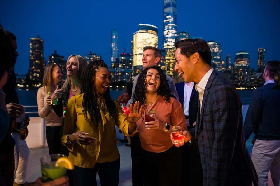 New York City: Sip 'N Groove Evening Cruise with Live DJ - Who should book this cruise