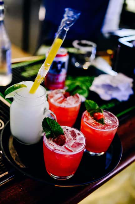 New York City: Sip 'N Groove Evening Cruise with Live DJ - Meeting Circle Line at Midtown Manhattan