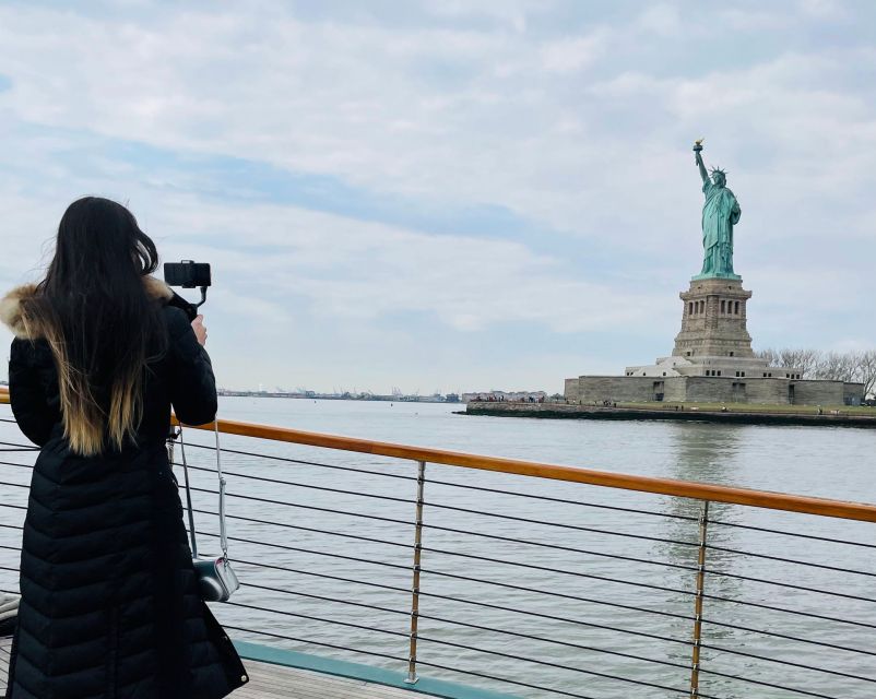 New York City: Weekend Holiday Brunch Cruise - Key points at a glance