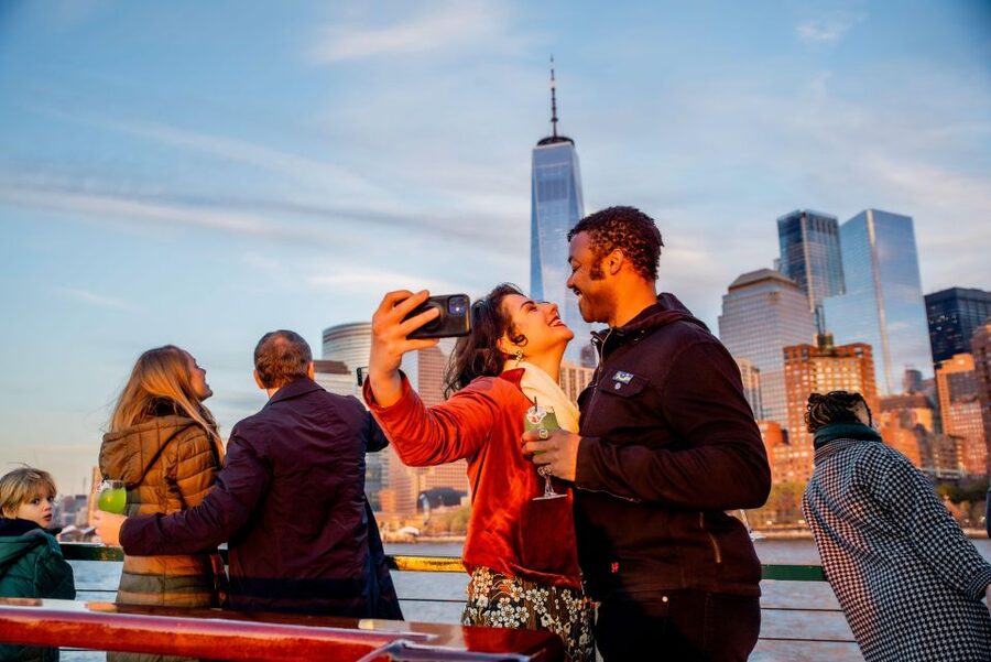 New York City: Weekend Holiday Brunch Cruise - East River bridges and the city skyline