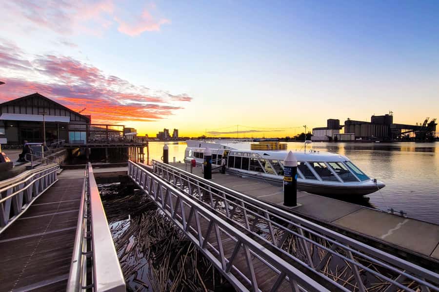 Newcastle: Harbour Dinner Cruise with Live Music - What the three-hour evening feels like