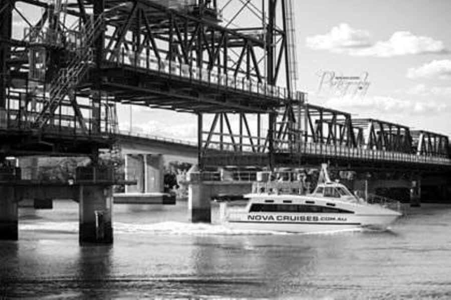Newcastle: Hunter River Discovery Cruise with Lunch - From Harbour Square to the upper Hunter River