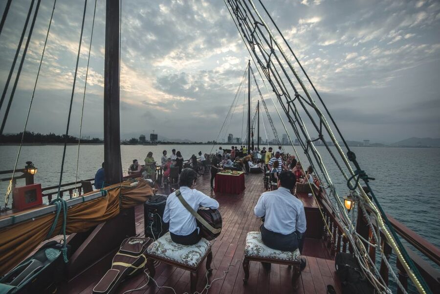 Nha Trang: Day Cruise Or Sunset Dinner Cruise on The Sea - The daytime bay cruise and fish-farm visit