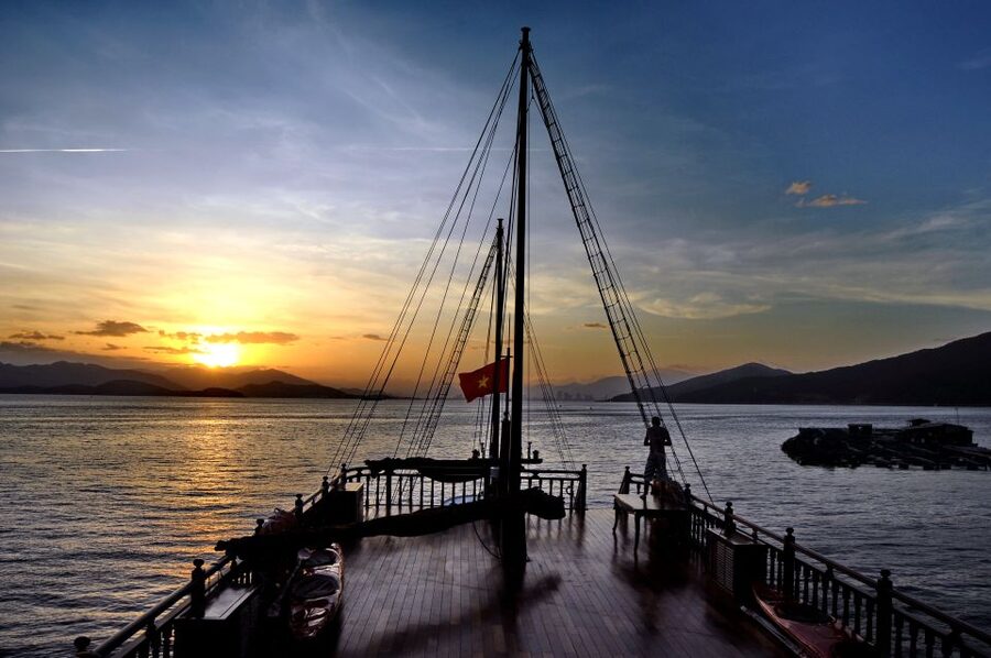 Nha Trang: Romantic Sunset Cocktails and Dinner Cruise - The golden hour on Nha Trang Bay