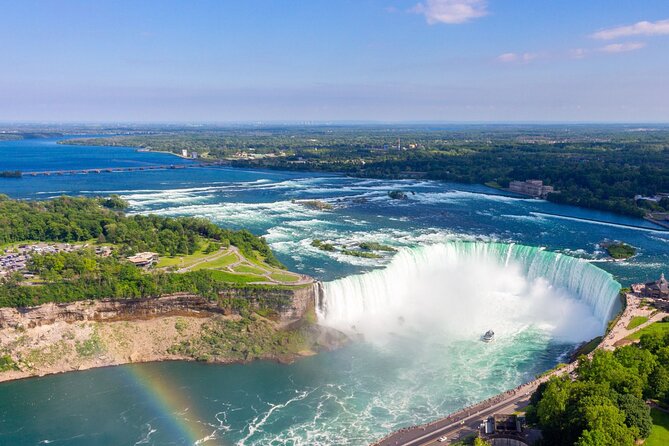 Niagara Falls Day Tour from Toronto with Boat Cruise and Lunch - One hour in Niagara-on-the-Lake