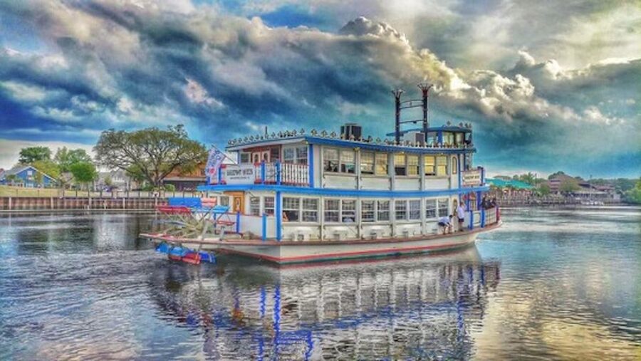 North Myrtle Beach: Dinner Cruise on a Paddle Wheel Boat - Music, Stories, and the Captain’s Personality