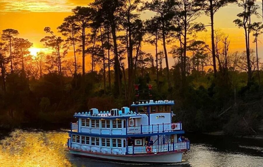 North Myrtle Beach: Dinner Cruise on a Paddle Wheel Boat - Should You Book the Barefoot Queen?