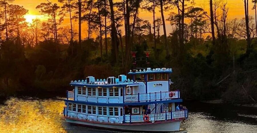 North Myrtle Beach: Dinner Cruise on a Paddle Wheel Boat - Boarding and Finding Your Place