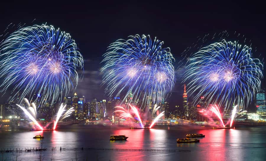 NYC: 4th of July Fireworks Party Cruise with Buffet & Drinks - Timing, return, and practical comfort