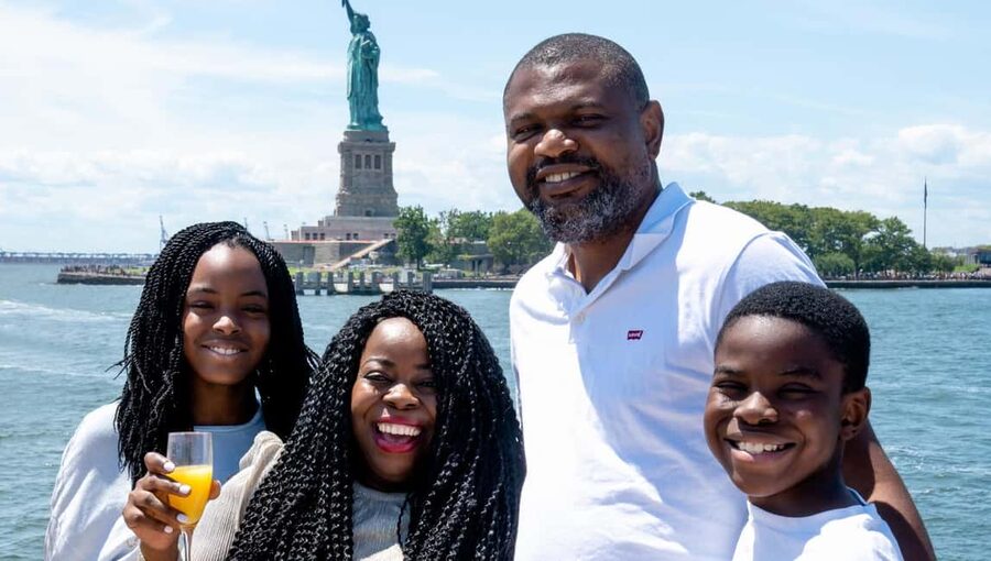 NYC: Bottomless Brunch Cruise - Choosing Between Buffet, Plated, Standard, and Window Seating