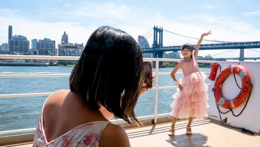 NYC: Bottomless Brunch Cruise - Seeing the Statue of Liberty From the Water