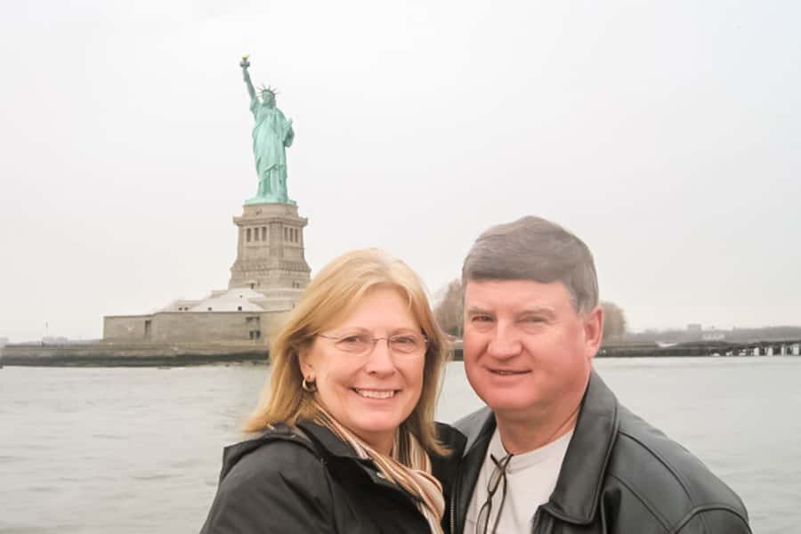 NYC: Manhattan Skyline Brunch Cruise with a Drink - Starting at Chelsea Piers and settling into the salon