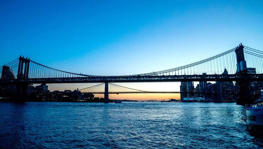 NYC: Manhattan Skyline Dining Cruise - Life aboard the three-deck yacht
