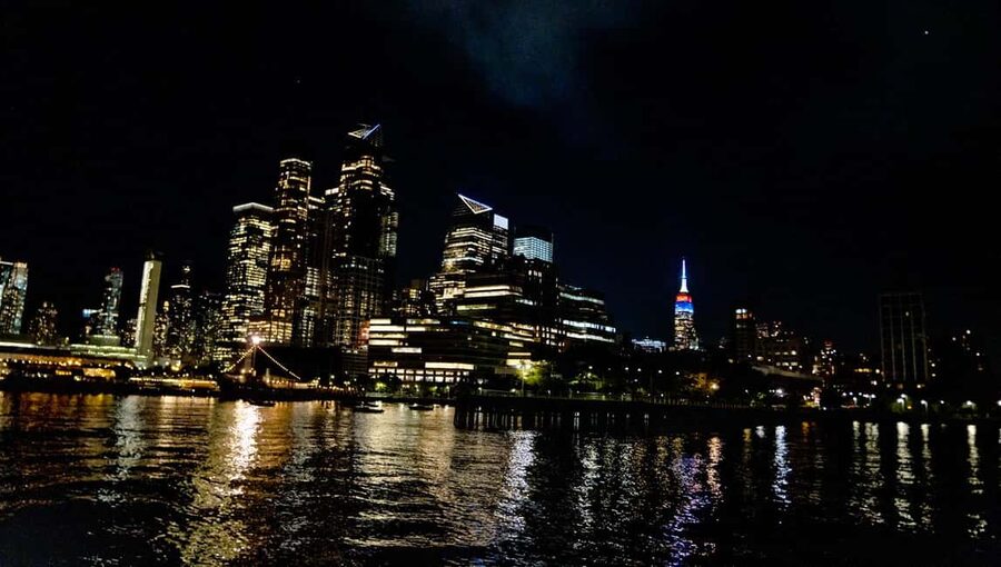 NYC: Manhattan Skyline Dining Cruise - Who will get the most from this cruise