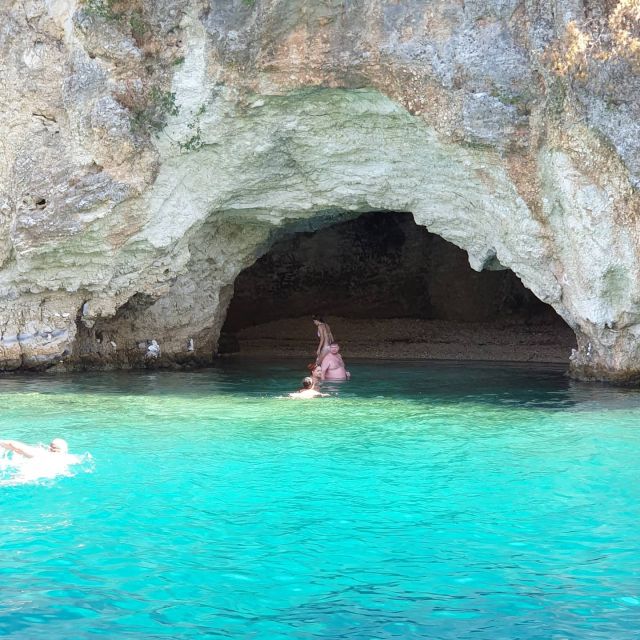 Nydri: Island-hopping Boat Cruise with Lunch and Drinks - Entering Papanikolis Cave