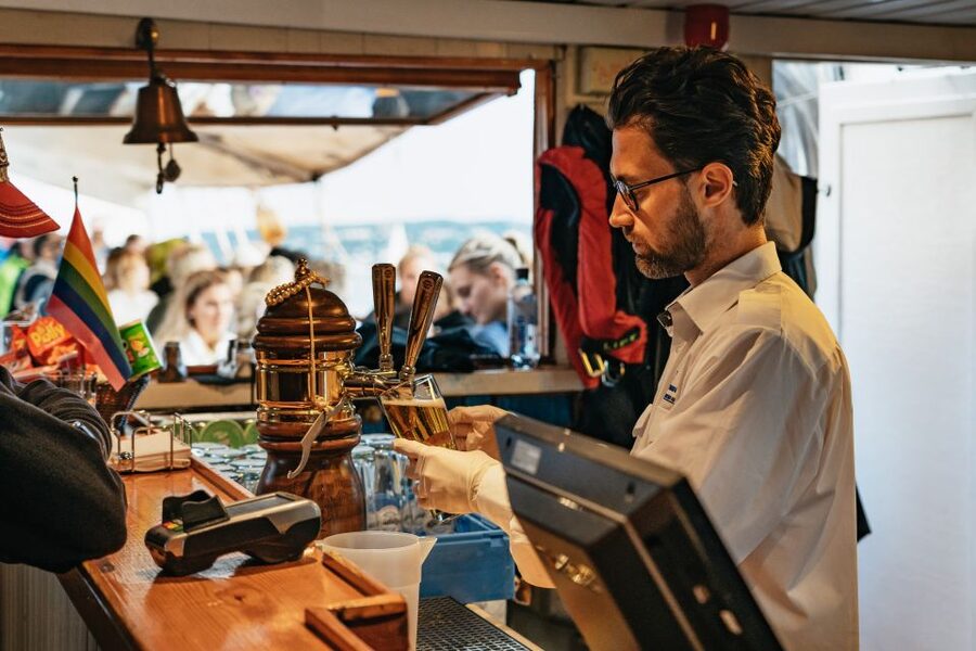 Oslo: Fjord Evening Cruise with Shrimp Buffet - Sunset, music, and the social side