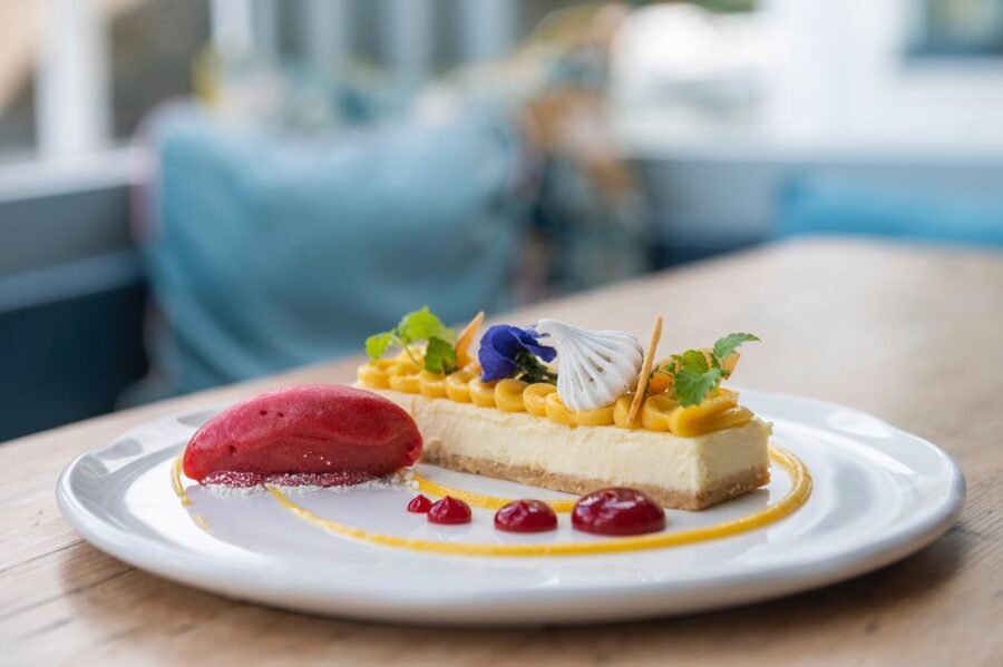 Oxford: River Cruise with 3-Course Meal - Who should book this experience?
