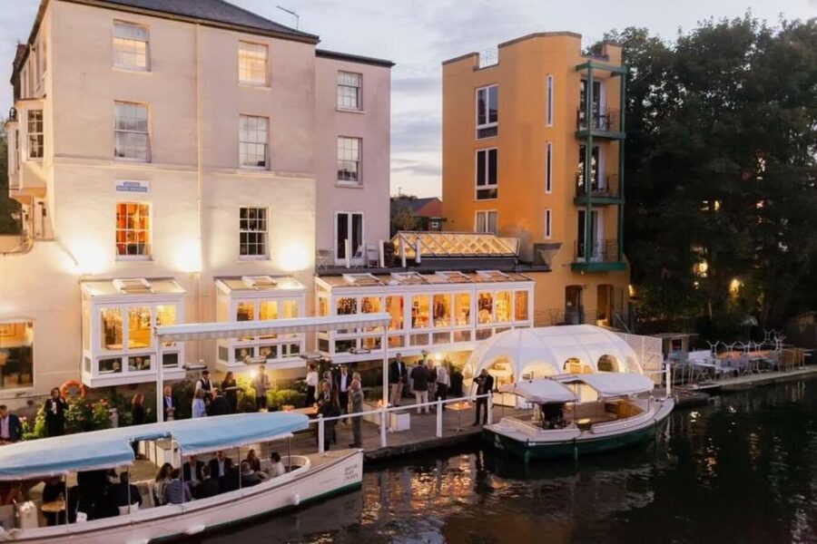 Oxford: River Cruise with 3-Course Meal - Boarding an Edwardian boat with Prosecco