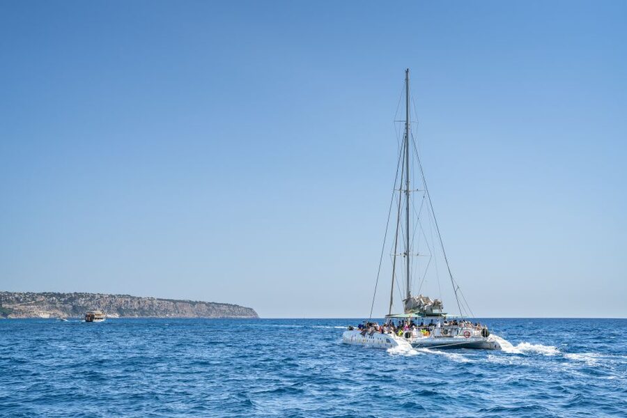 Palma de Mallorca: 5-Hour Catamaran Cruise with Lunch & Swim - Five hours from Palma to the south-coast coves