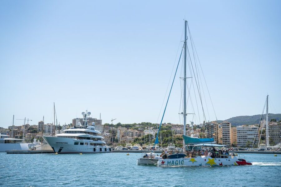 Palma de Mallorca: 5-Hour Catamaran Cruise with Lunch & Swim - The second cove can be a mixed experience