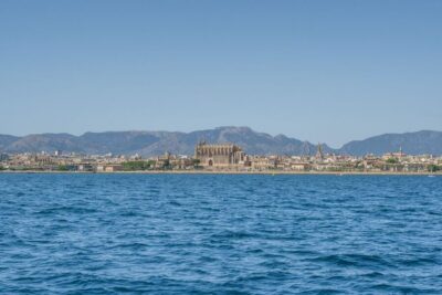 Palma de Mallorca: 5-Hour Catamaran Cruise with Lunch & Swim