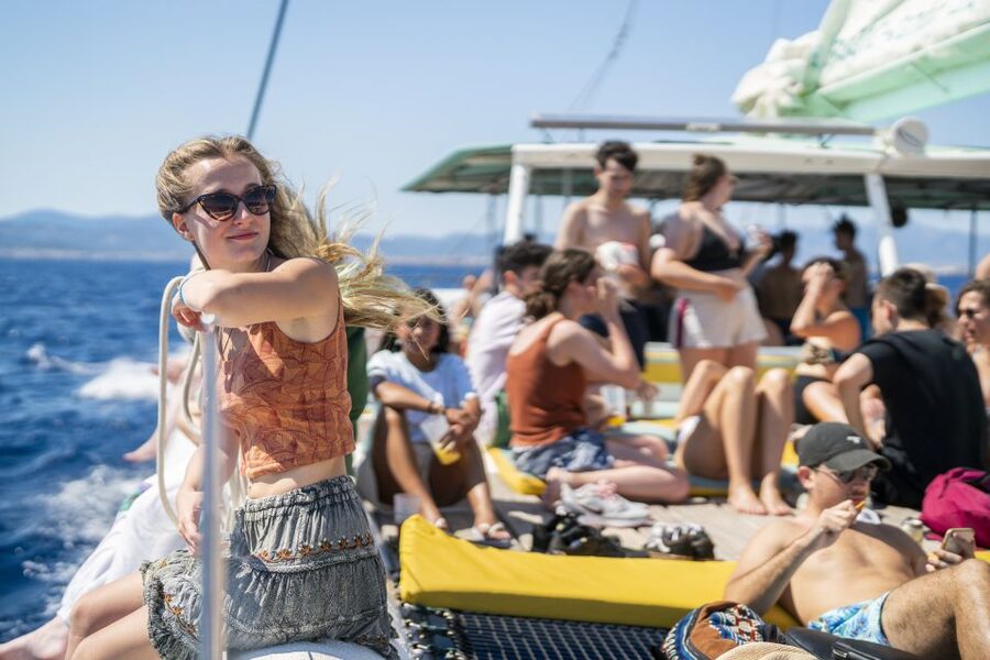 Palma de Mallorca: 5-Hour Catamaran Cruise with Lunch & Swim - Barbecue lunch with Mallorca wine and sangria