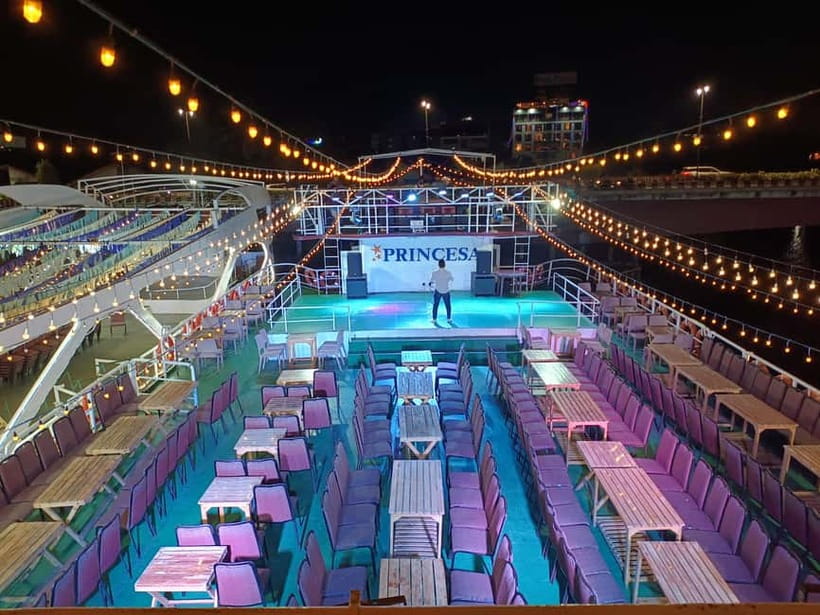 Panaji: Dinner Cruise with Drinks and Live Entertainment - The first drink and the river views
