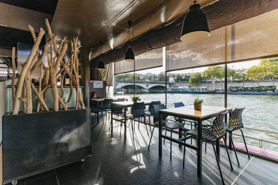 Paris: 1-Hour Sightseeing Cruise and 3-Course Bistro Dinner - The three-course meal at Bistro Parisien