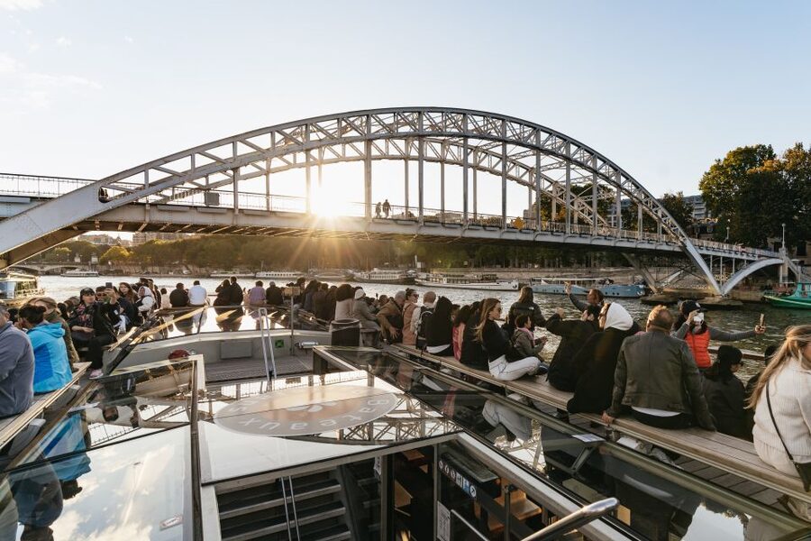 Paris: 1-Hour Sightseeing Cruise and 3-Course Bistro Dinner - Is $76 good value?