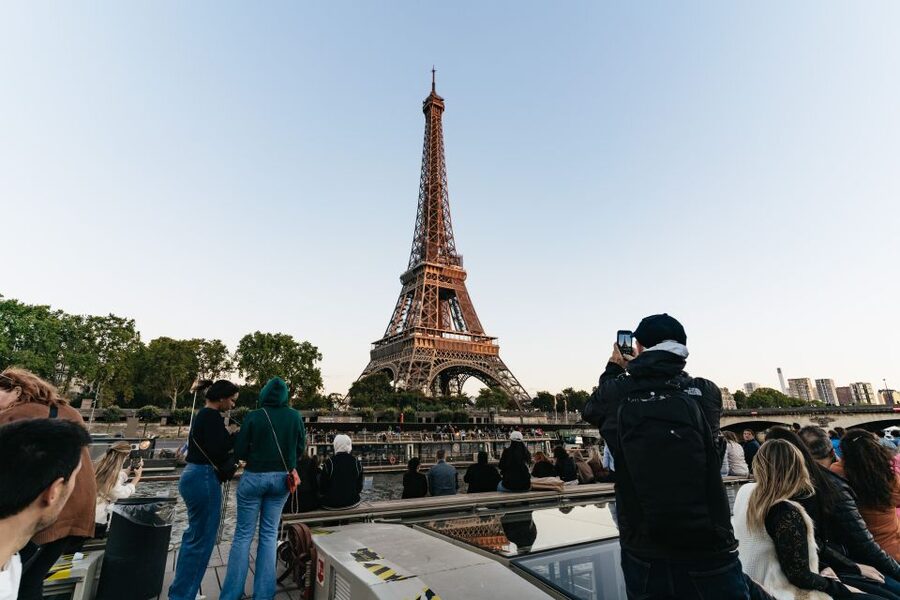 Paris: 1-Hour Sightseeing Cruise and 3-Course Bistro Dinner - Should you book it?