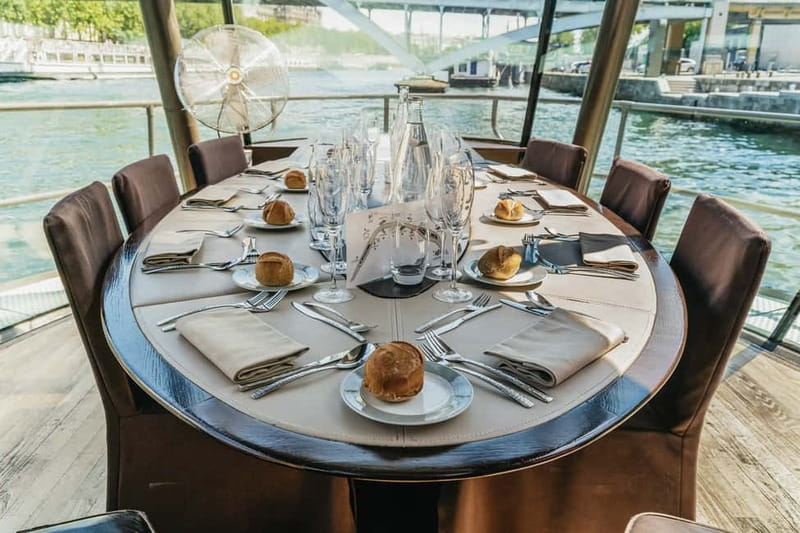 Paris: 2-Hour River Seine Lunch Cruise with 3-course-menu - Île de la Cité and Notre Dame