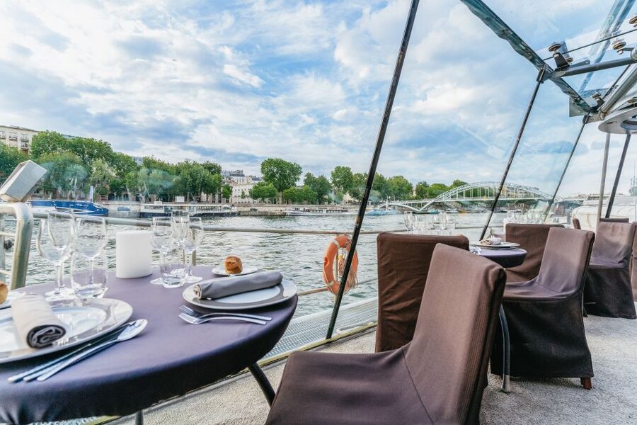 Paris: 3-Course-Dinner Cruise on the Seine with live music - What you see from Pont Alexandre III to Les Invalides