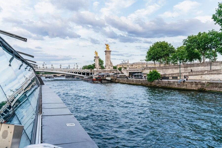 Paris: 3-Course-Dinner Cruise on the Seine with live music - Musée d’Orsay and the historic quays