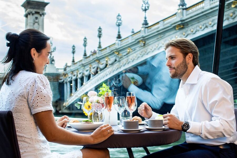 Paris: 3-Course-Dinner Cruise with Wine on the Seine River - Key points to know before you book