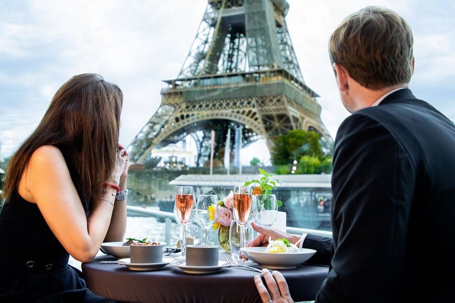 Paris: 3-Course-Dinner Cruise with Wine on the Seine River - Tips for making the evening go smoothly