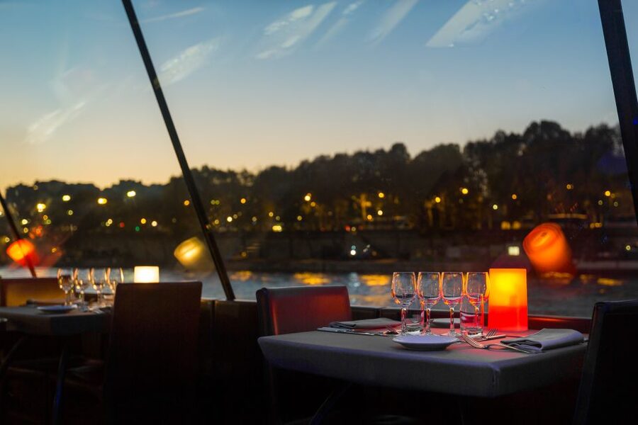 Paris: 3-Course-Dinner Cruise with Wine on the Seine River - Dinner service and what arrives at your table