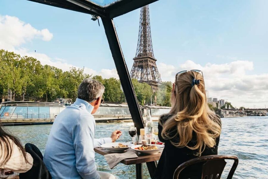 Paris : 3-Course Gourmet Dinner Cruise on Seine River - Key points to know before boarding