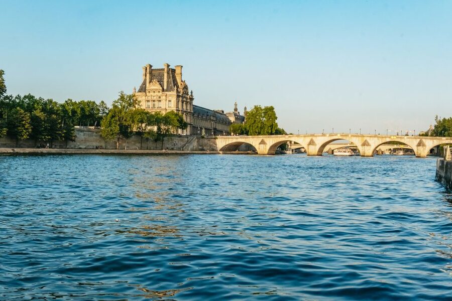 Paris : 3-Course Gourmet Dinner Cruise on Seine River - How the dinner works