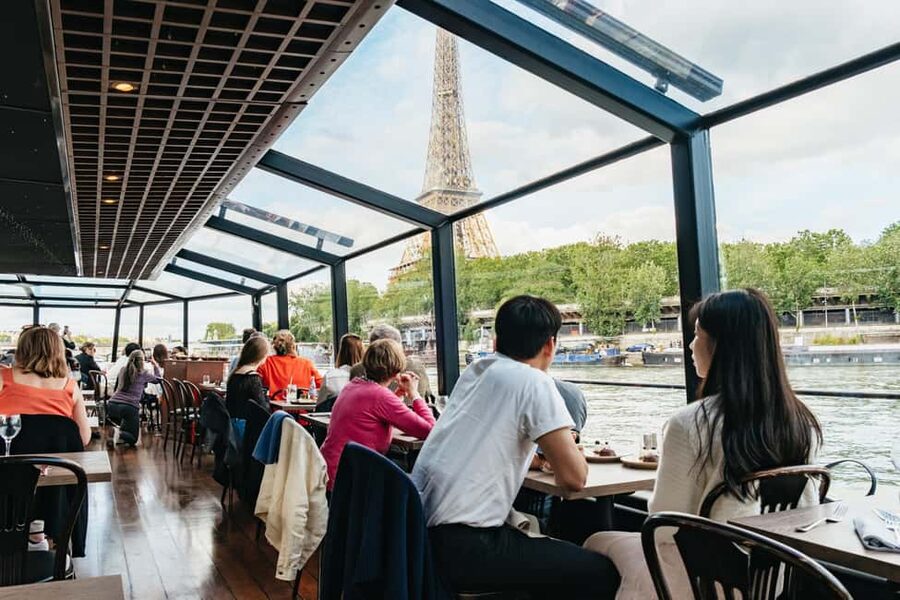 Paris : 3-Course Gourmet Dinner Cruise on Seine River - Meeting point and practical details