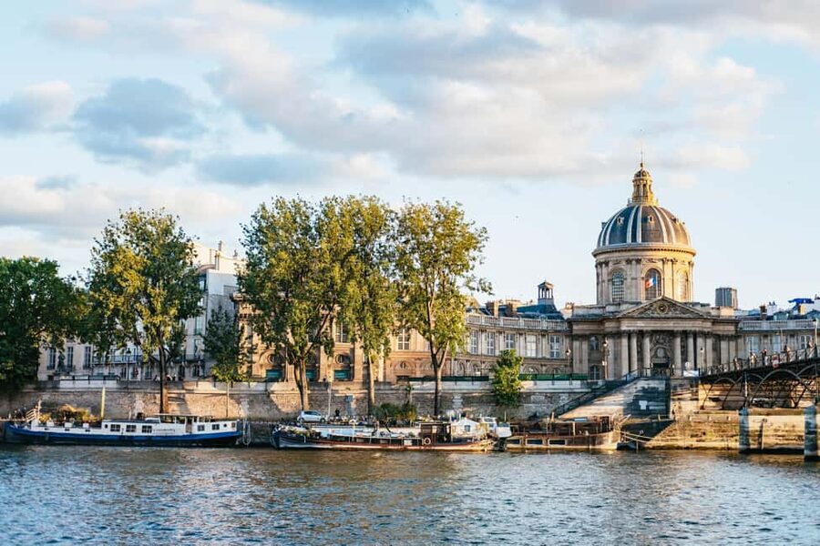 Paris : 3-Course Gourmet Dinner Cruise on Seine River - What you actually see from the river