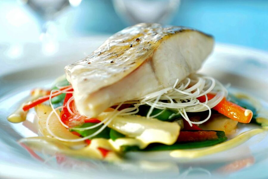 Paris: 3-Course Lunch Cruise on the River Seine - Should you book the Paris Seine lunch cruise?