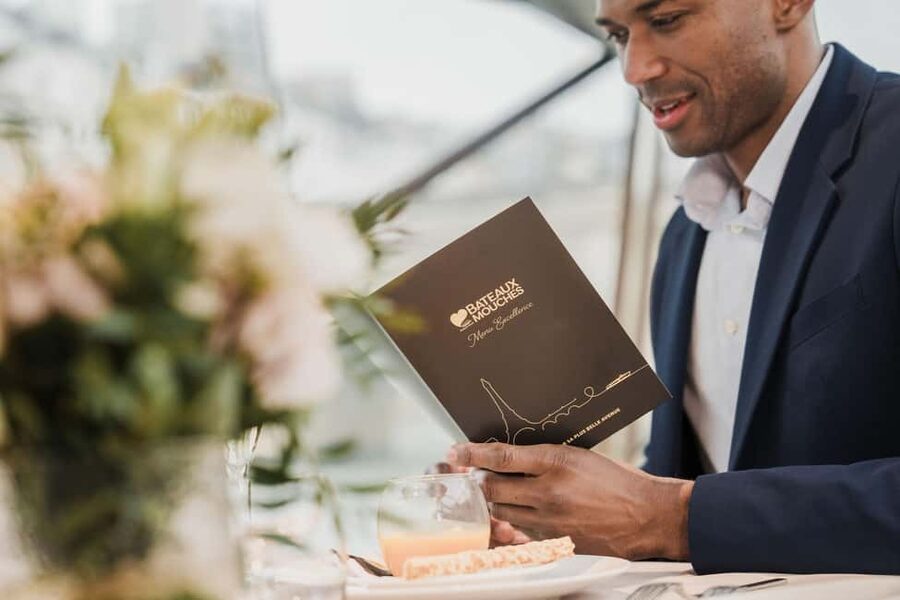 Paris: 4-Course Dinner Cruise on Seine River with Live Music - From aperitif to four French courses