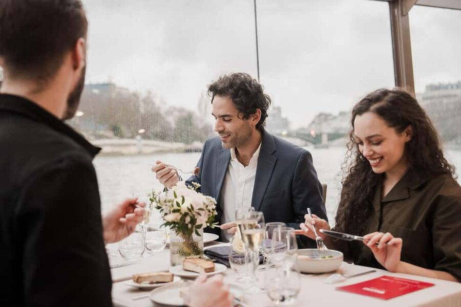 Paris: 4-Course Dinner Cruise on Seine River with Live Music - Piano, violin, and the feel onboard