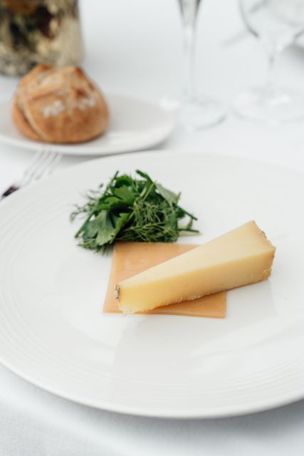 Paris: 4-Course Dinner Cruise on Seine River with Live Music - How much value do you get for $153?