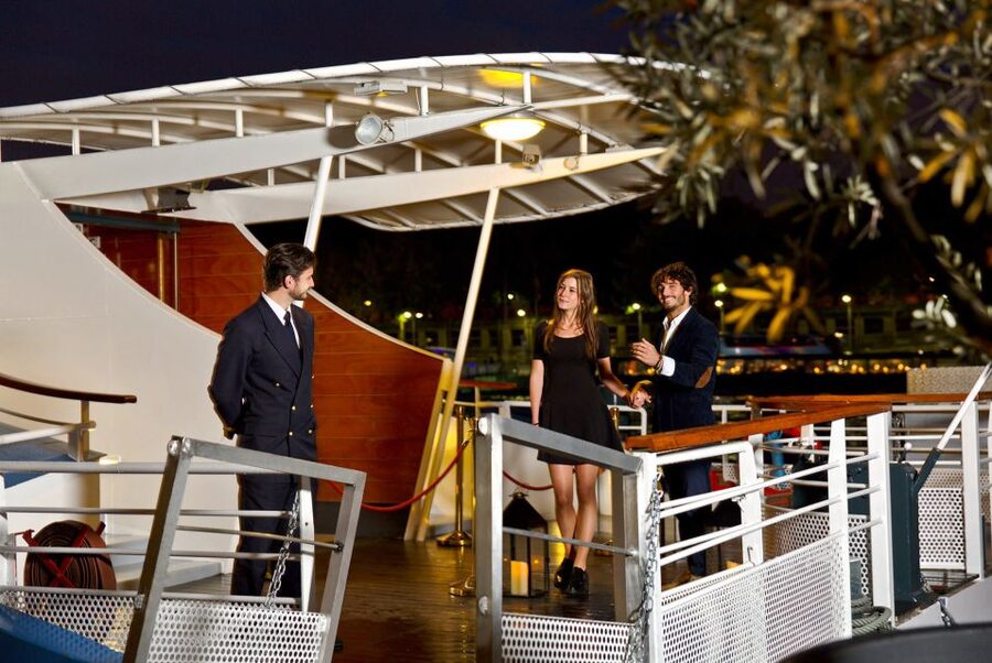 Paris: Bastille Day Dinner Cruise on the Seine River - The Seine route: Pont Neuf, Notre Dame, and the Eiffel Tower