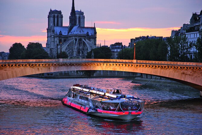 Paris Bateaux Mouches Special Bastille Day Dinner Cruise - Finding the best fireworks view