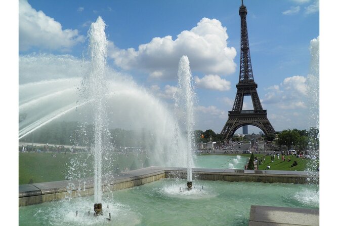 Paris by Rail with Sightseeing Bus and River Seine Lunch Cruise - Sacré-Cœur and the short visit to Montmartre