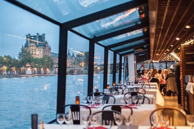 Paris Dinner Cruise - Bateaux Parisien Seine River - Live music and the mood onboard